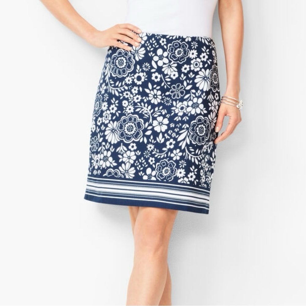 Talbots Petite Navy Blue & White Floral Mini Skirt‎ Lined Size 8